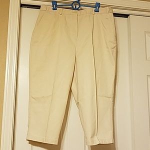 L.L. Bean Cream Capris NWOT
